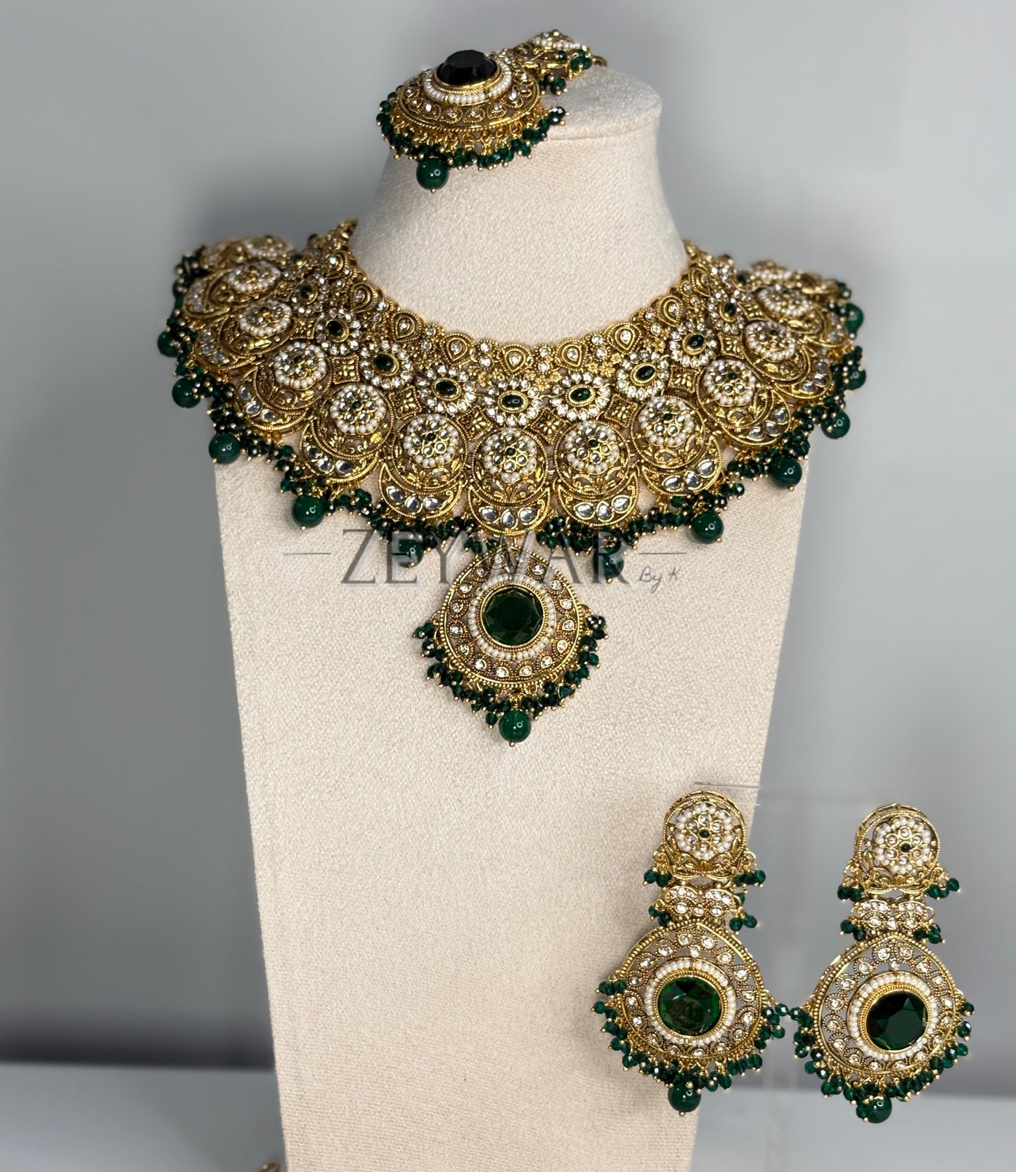 LAIBA | 8 Piece Gold-Plated Kundan Bridal Set