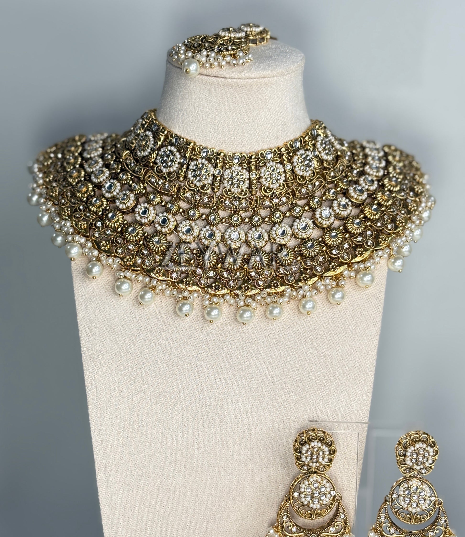 NAZAL | 8 Piece Gold-Plated Kundan Bridal Set