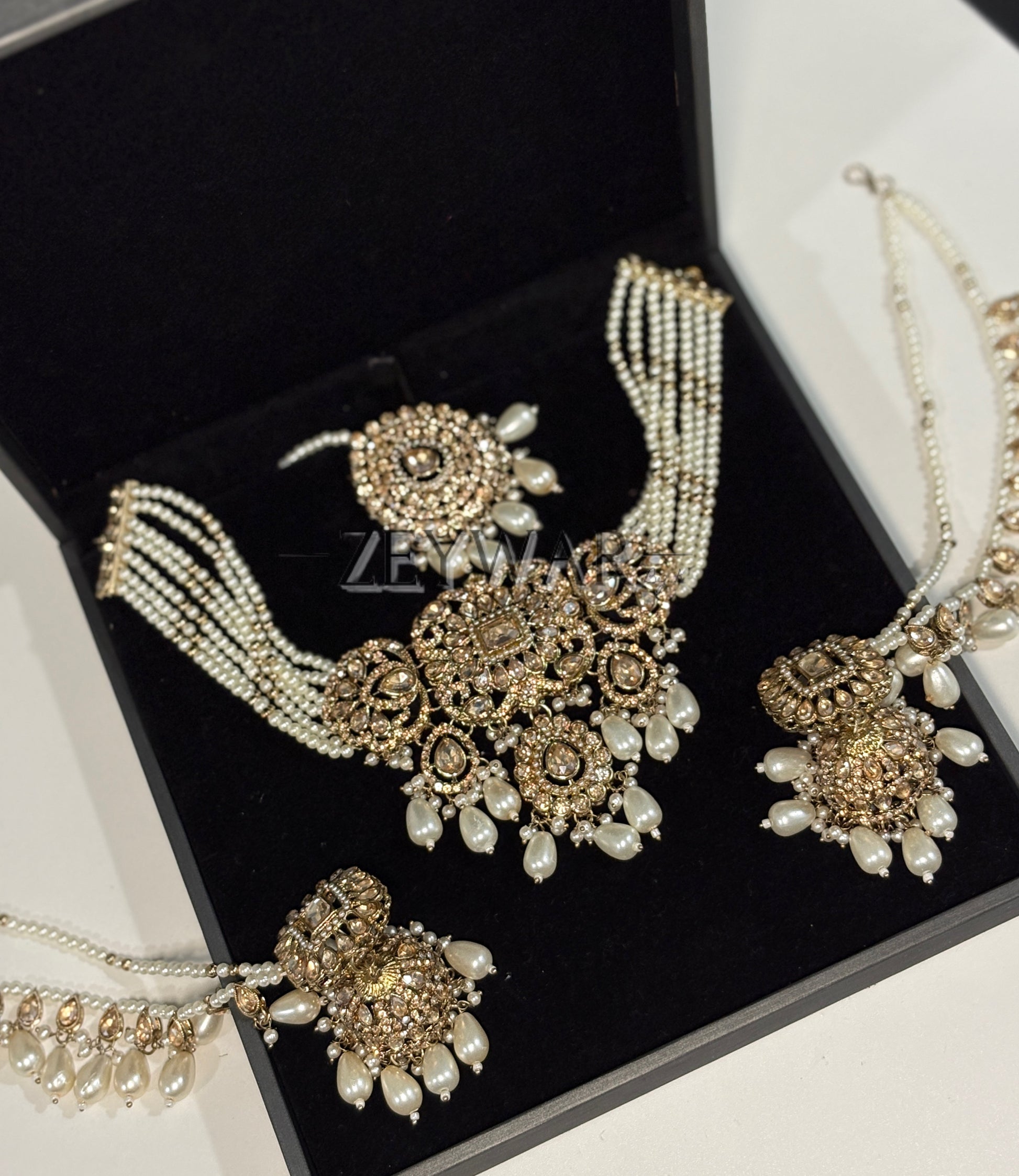 ANUSHEY | Polki Choker with Earrings & Tikka
