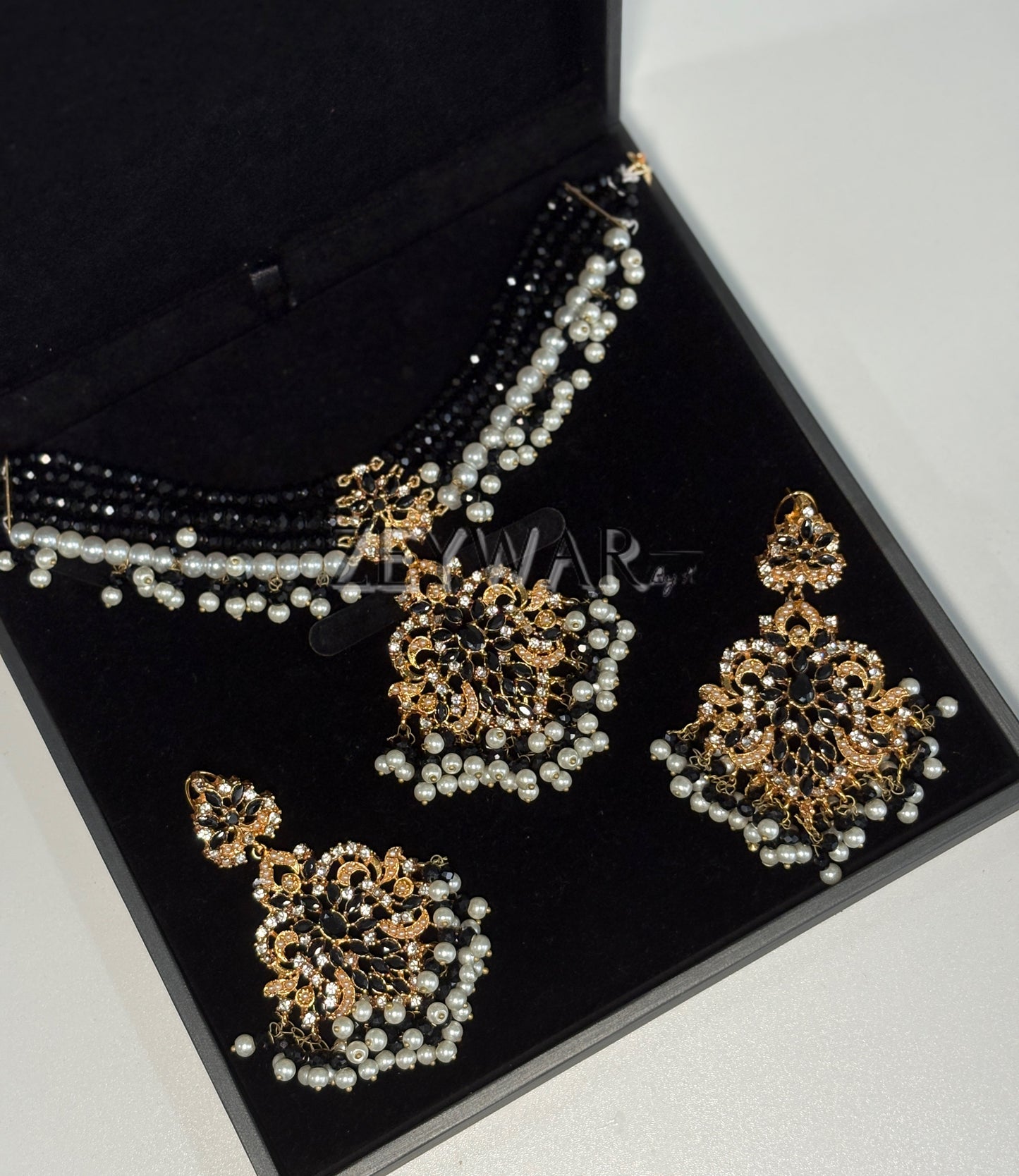 WARDA | Stunning Choker with Earrings