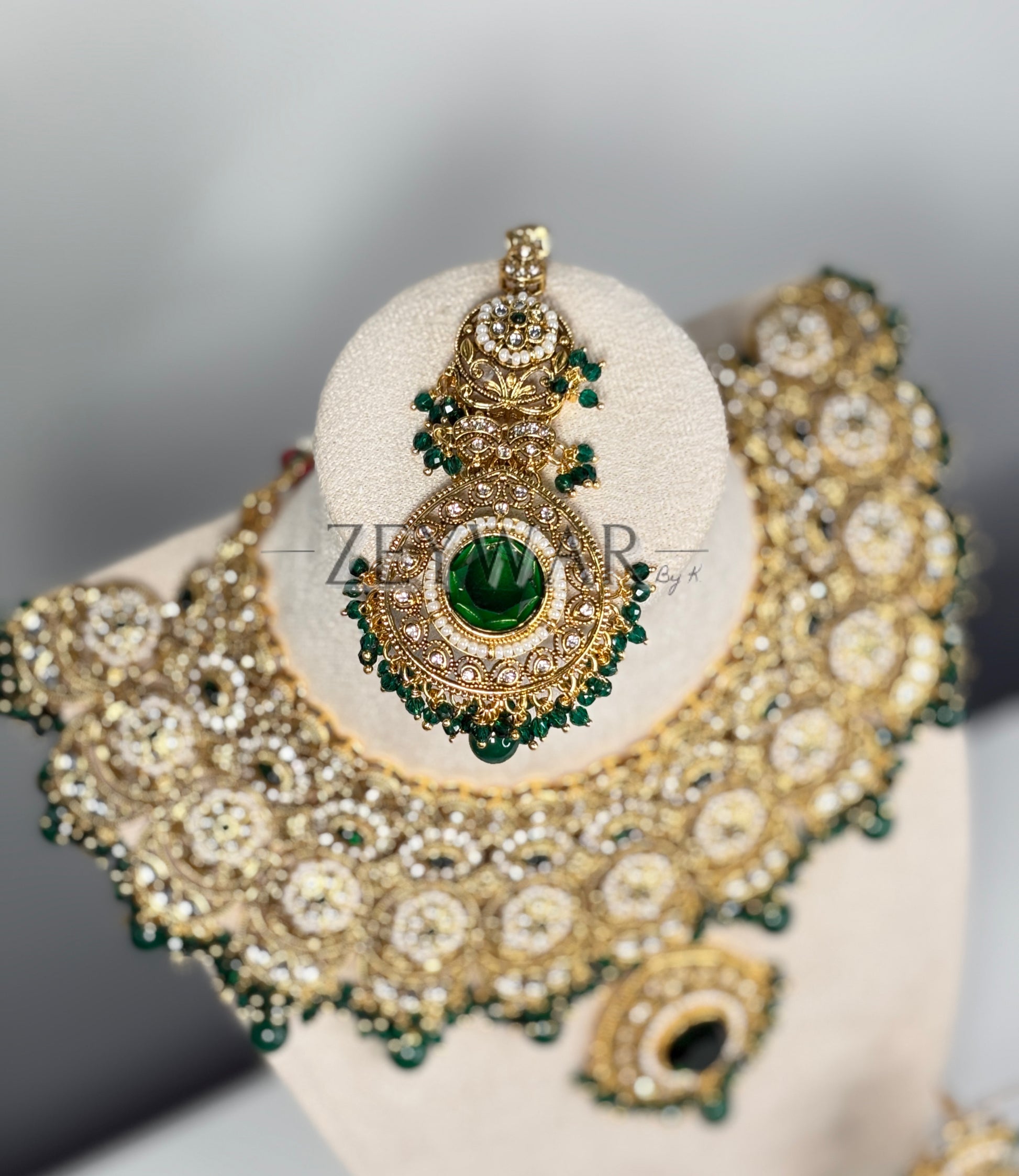 LAIBA | 8 Piece Gold-Plated Kundan Bridal Set