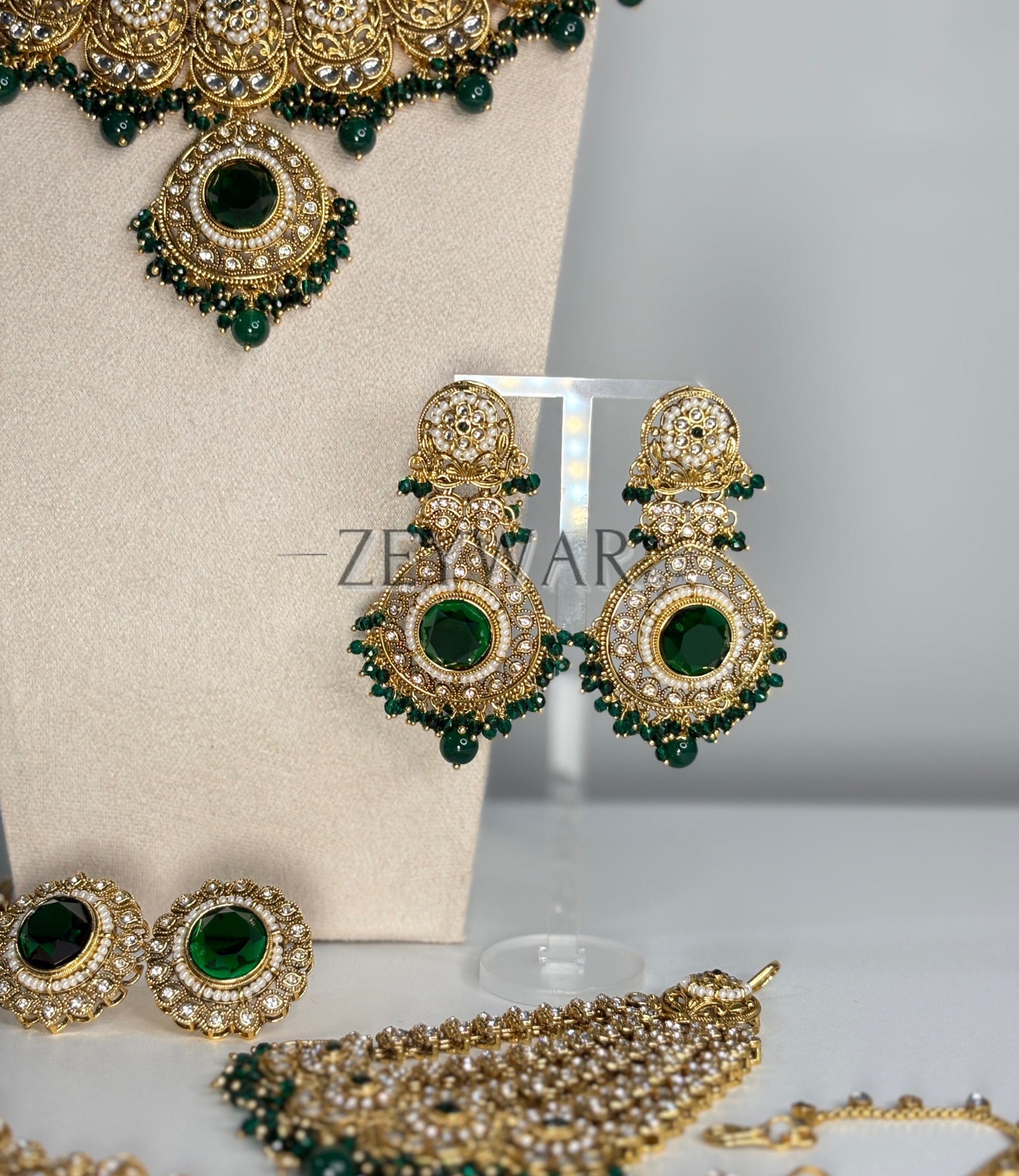 LAIBA | 8 Piece Gold-Plated Kundan Bridal Set
