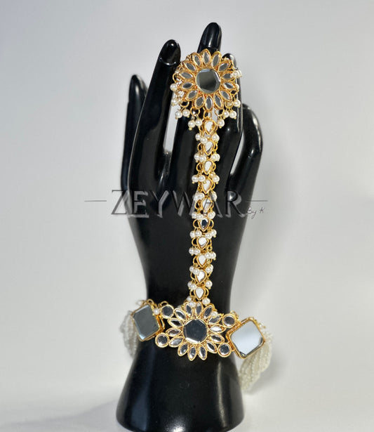 IRUM | Mirror & Pearl Hand Chain