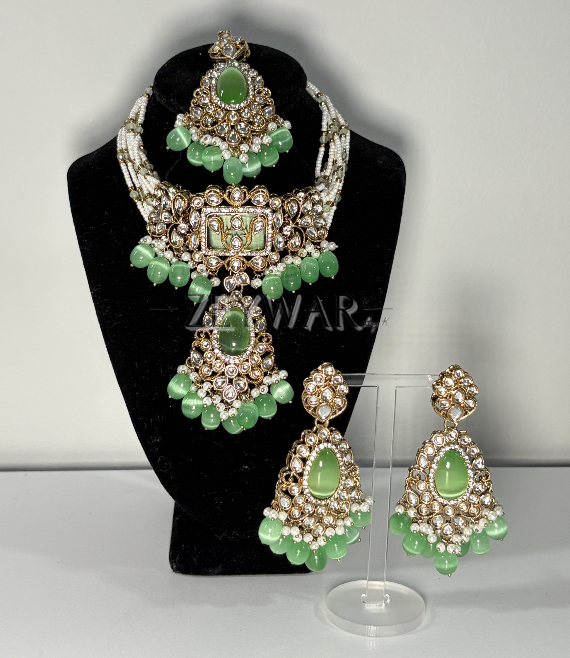 MANAAL | Teardrop Shaped Kundan Set