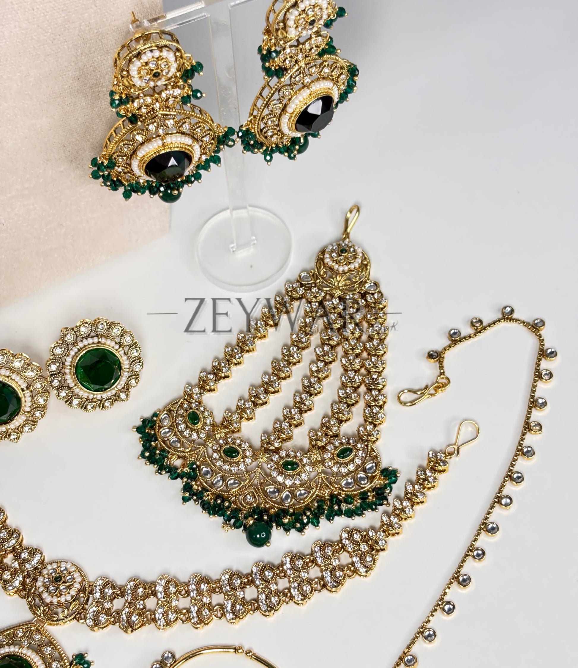 LAIBA | 8 Piece Gold-Plated Kundan Bridal Set