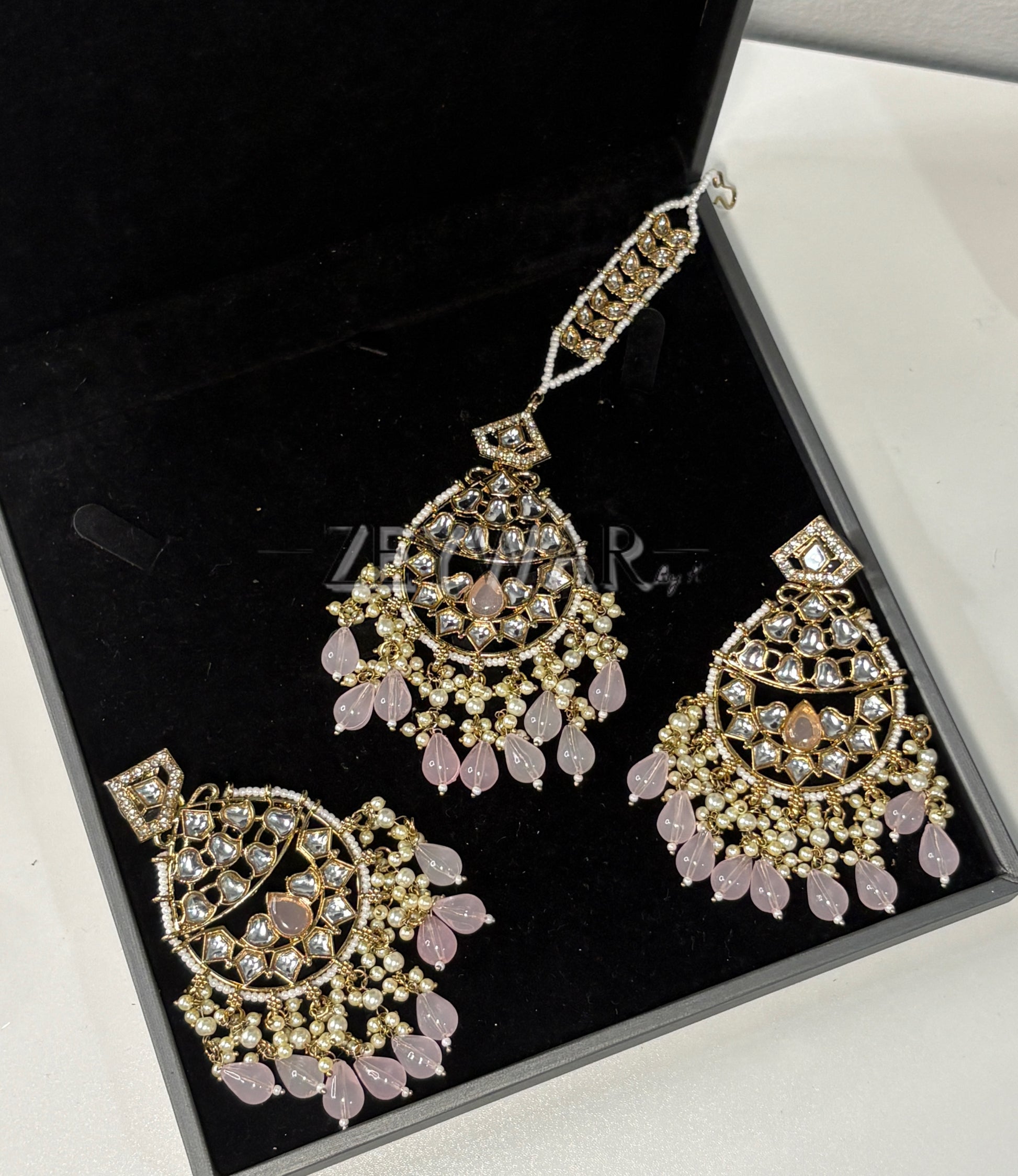 DALIA | Teardrop Shaped Kundan Earring & Tikka