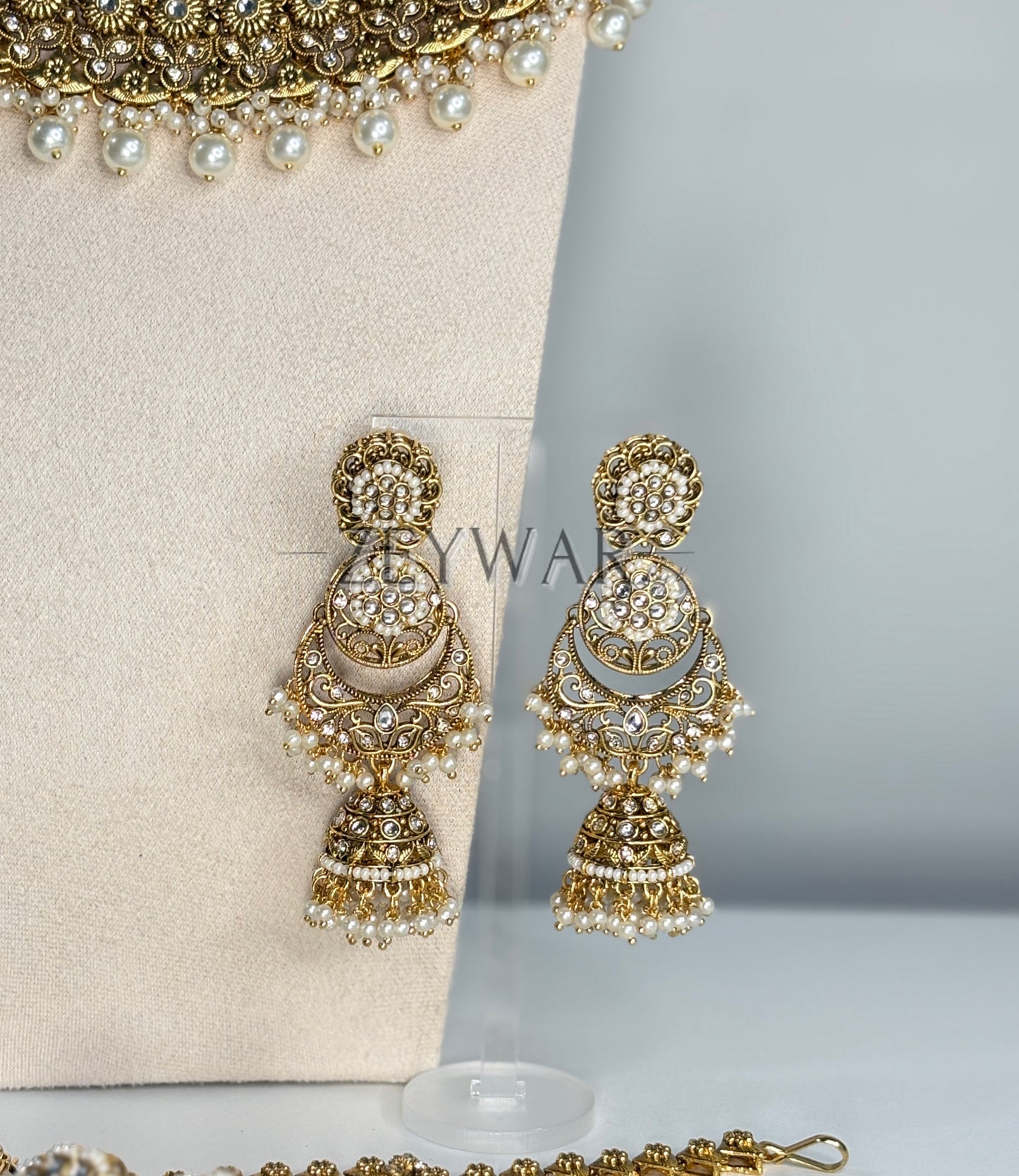 NAZAL | 8 Piece Gold-Plated Kundan Bridal Set