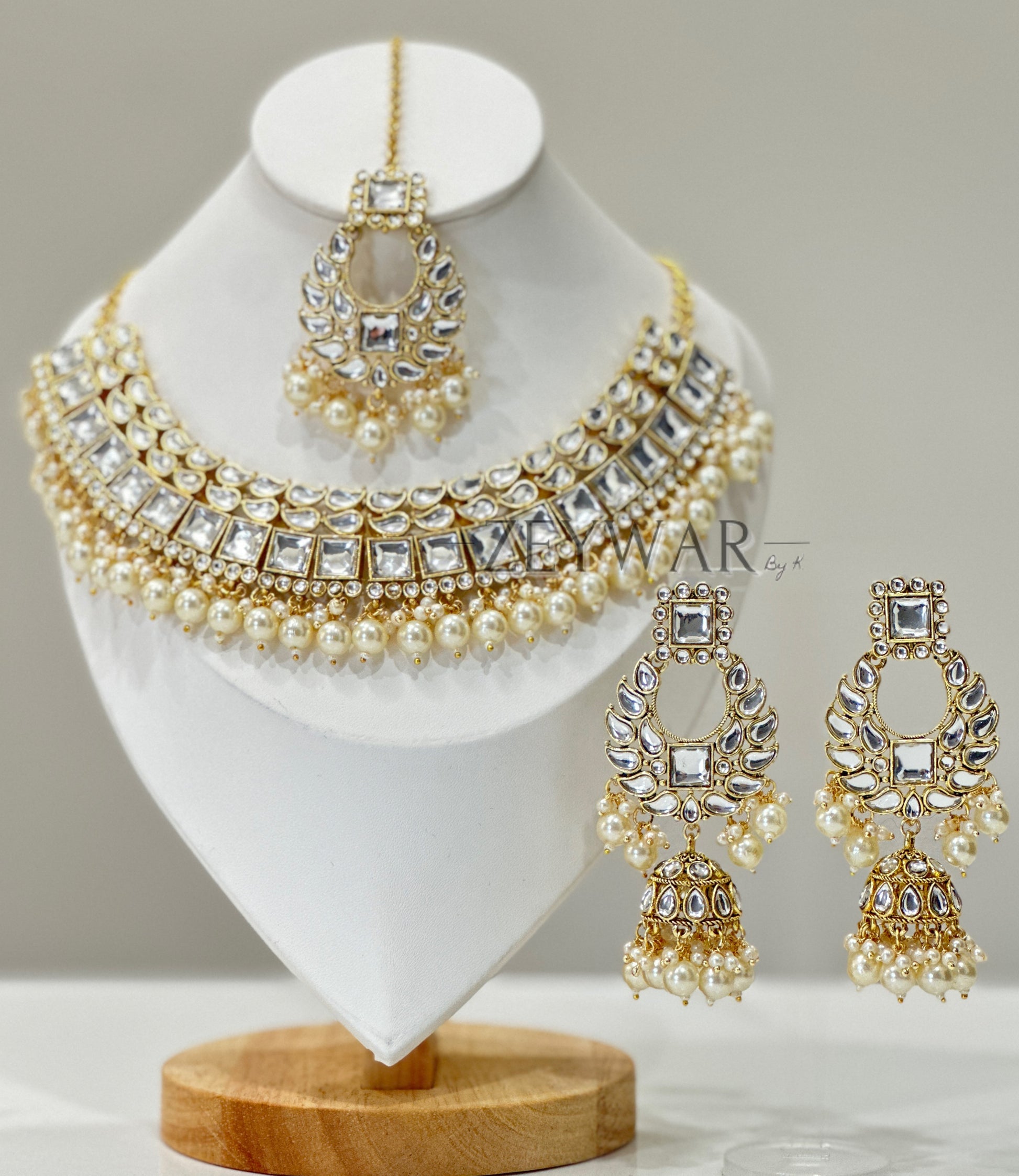 ALEENA | Kundan Necklace with Oversized Jhumki’s & Tikka