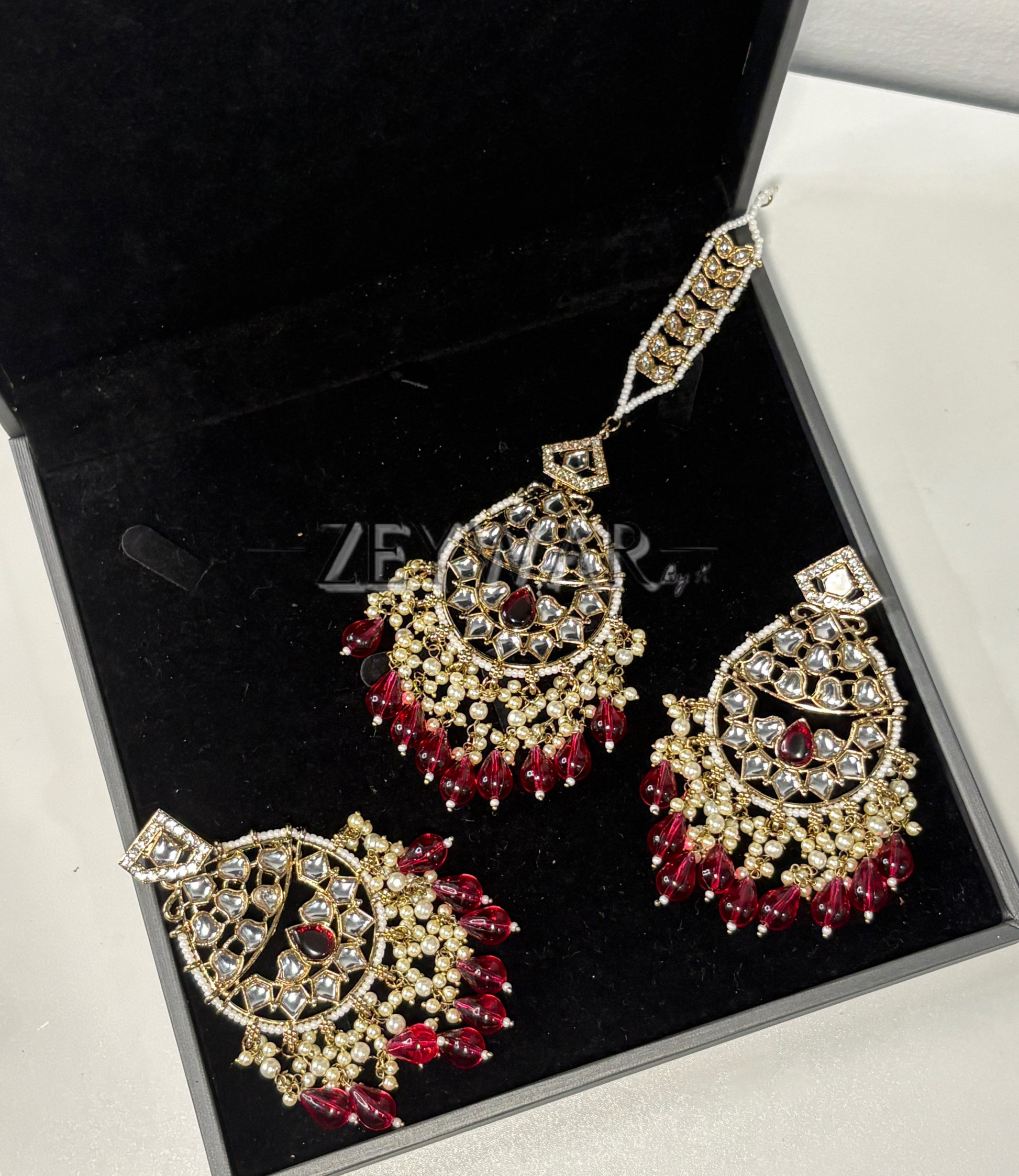 DALIA | Teardrop Shaped Kundan Earring & Tikka