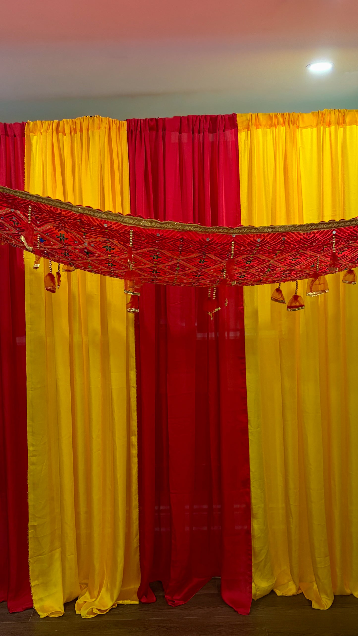 Mehendi ki Chundri - Read Description