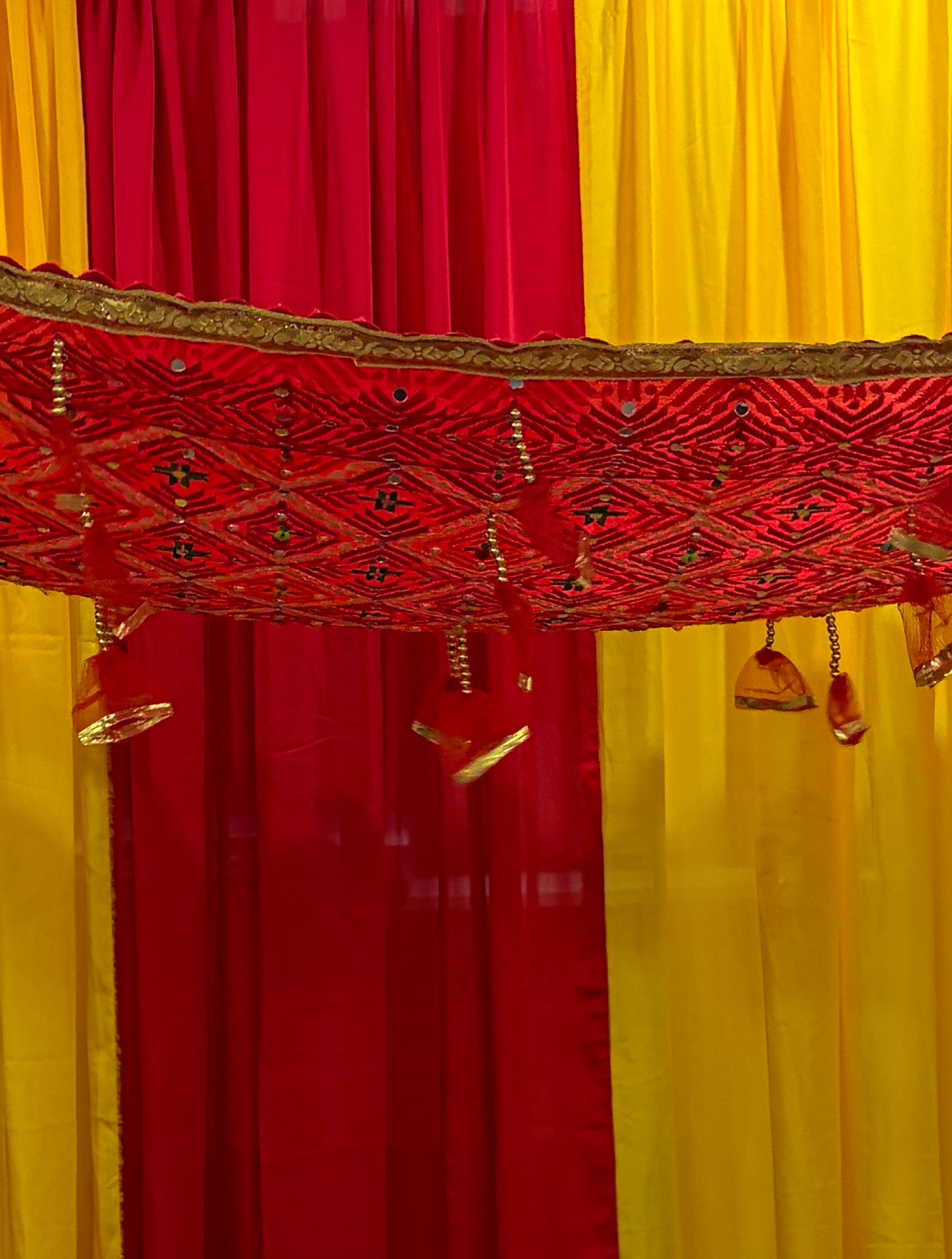 Mehendi ki Chundri - Read Description